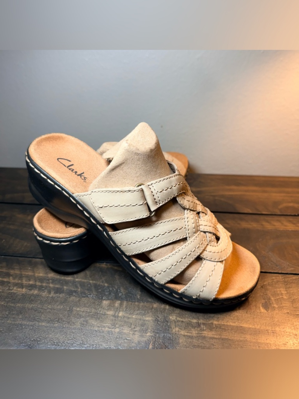 Clarks Women's Tan Leather Strappy Sandals Size 8